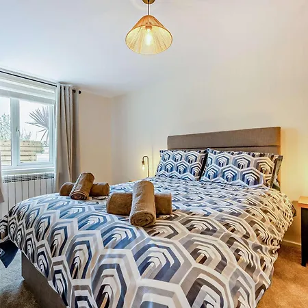 2 Bed In 91928